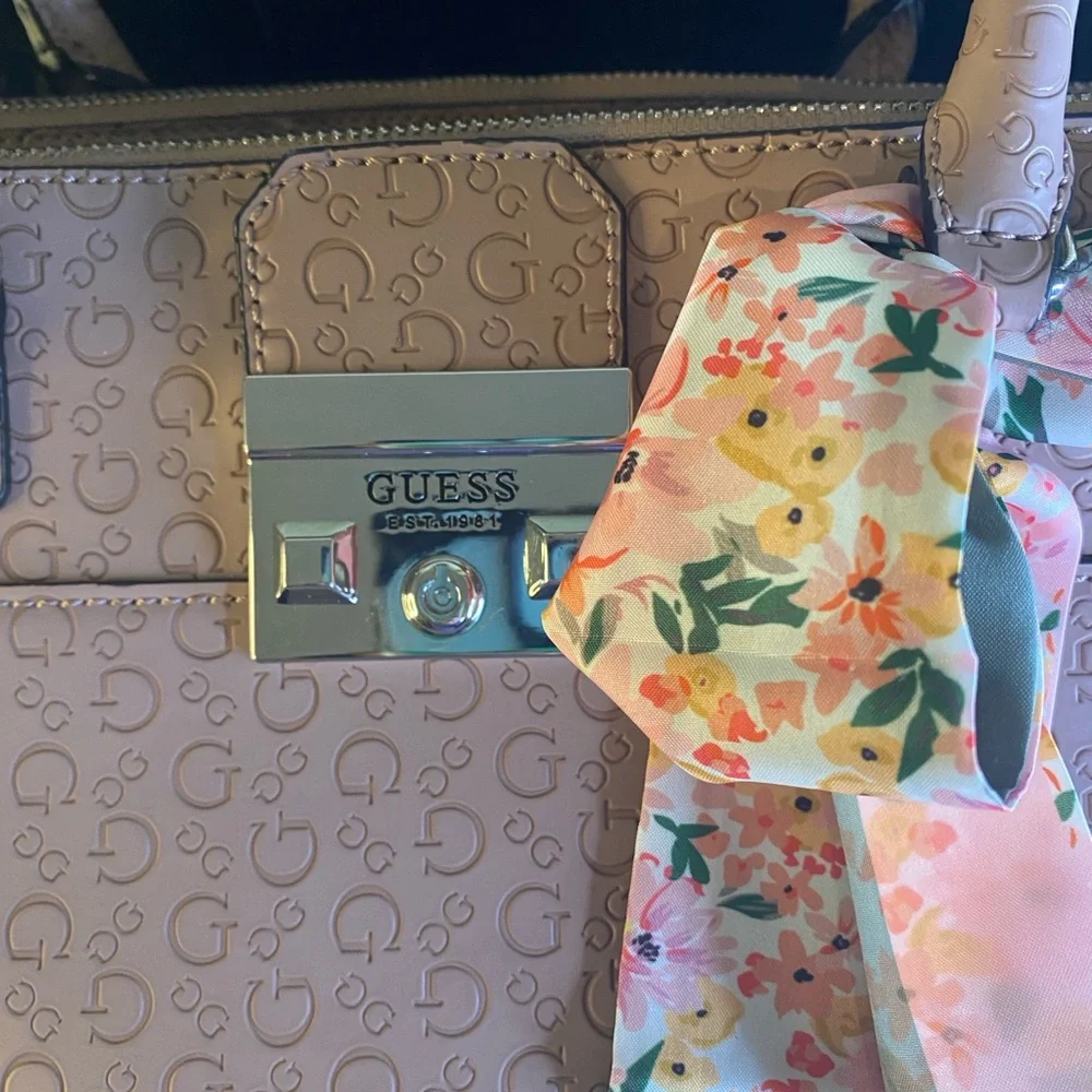 Guess Taupe Tan Satchel with Floral 🧣 scarf Large Hand bag